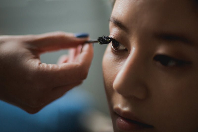 IZABELLA AKMAN Wimpern-Styling