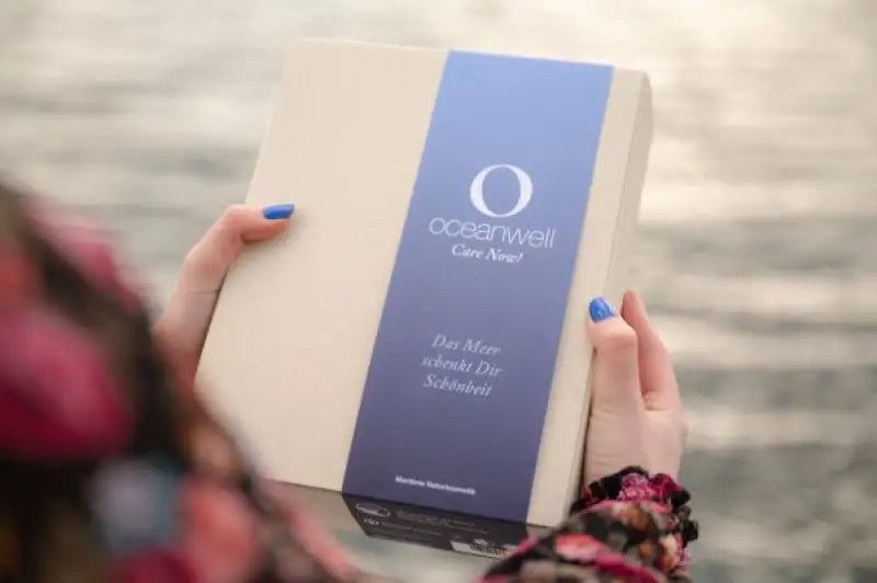 OCEANWELL GESCHENKBOX aus Graspapier + Seegras - Füllung (Verkaufsförderung) - BeautyVeda | Oceanwell GESCHENKBOX aus Graspapier + Seegras - Füllung | Verkaufsförderung. Accessoires, Basic, Oceanwell