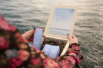 OCEANWELL GESCHENKBOX aus Graspapier + Seegras - Füllung (Verkaufsförderung) - BeautyVeda | Oceanwell GESCHENKBOX aus Graspapier + Seegras - Füllung | Verkaufsförderung. Accessoires, Basic, Oceanwell